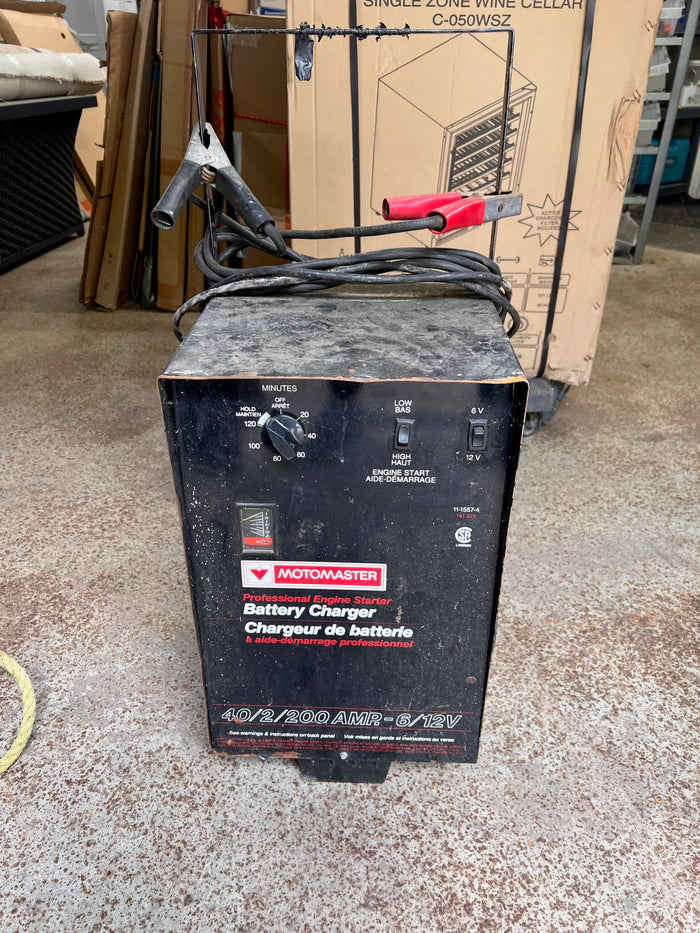 Motomaster Professional Engine Starter Battery Charger