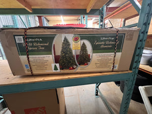 7.5ft Pre-Lit Richmond Spruce Christmas Tree
