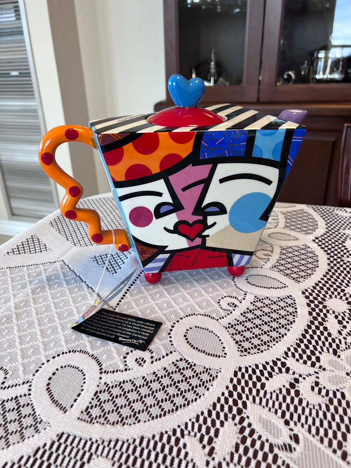 ROMERO BRITTO CERAMIC "KISS" TEAPOT 331309