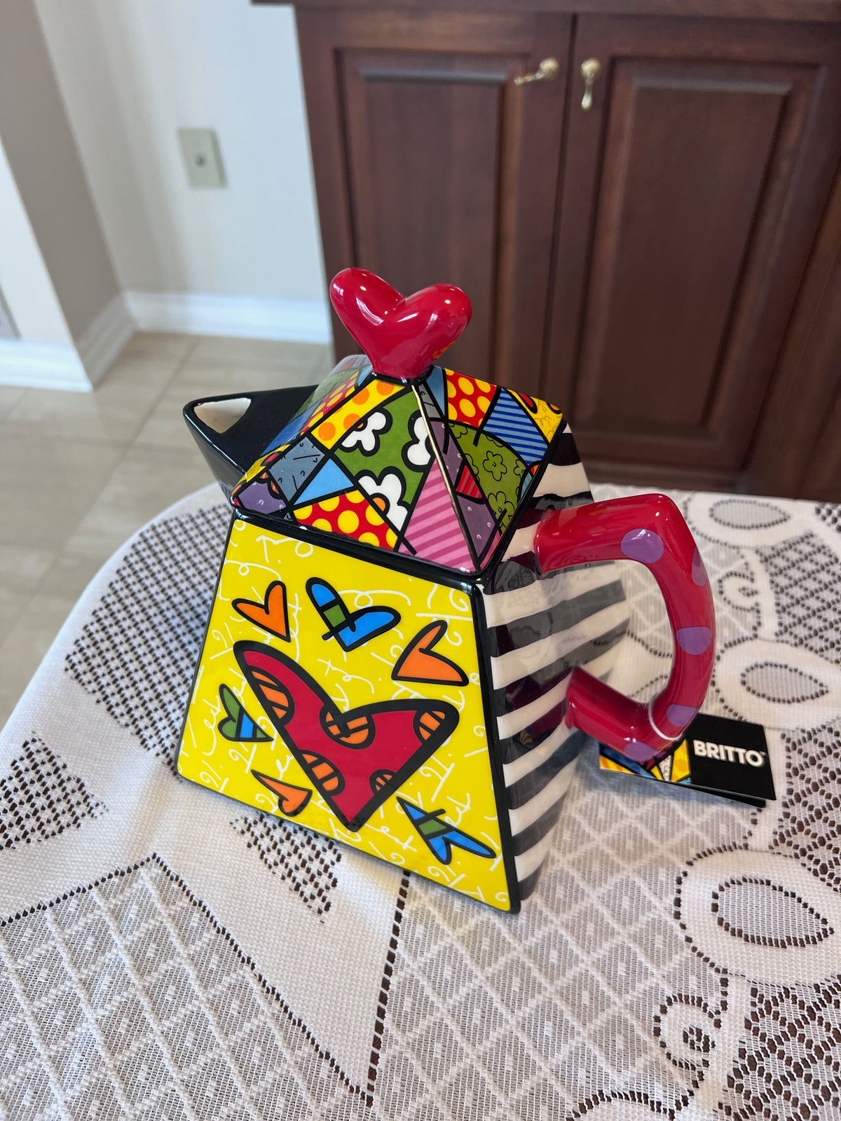 ROMERO BRITTO CERAMIC "2 HEARTS" TEAPOT 339045