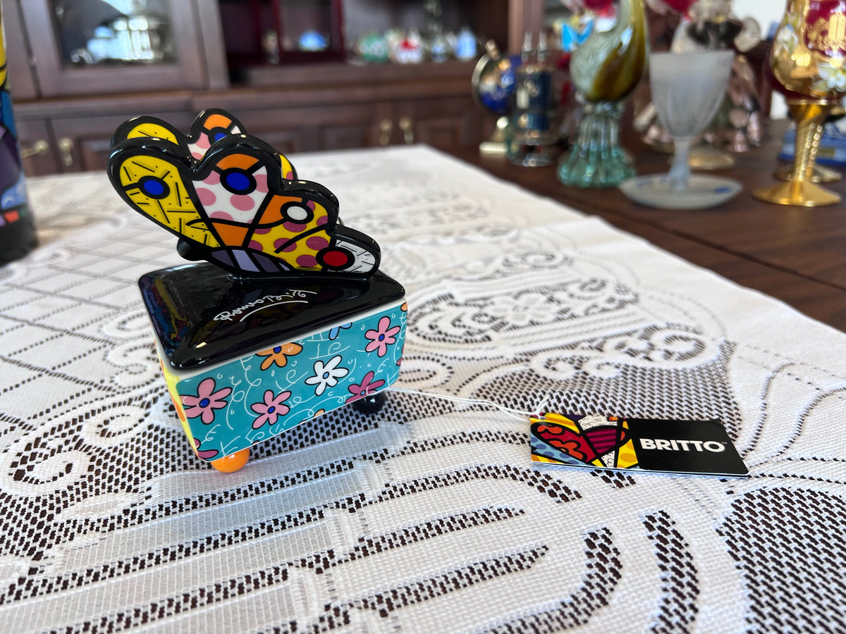 ROMERO BRITTO "BUTTERFLY" CERAMIC TRINKET BOX 339053