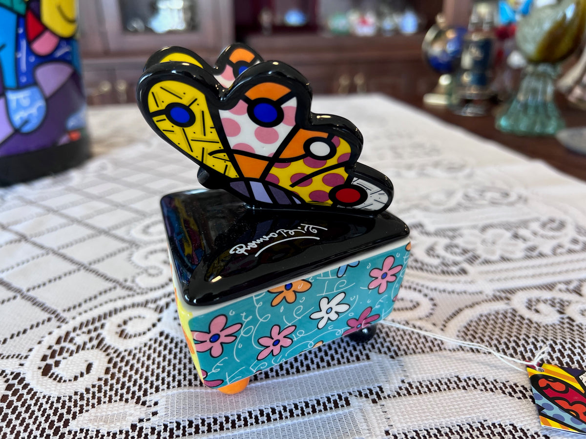 ROMERO BRITTO "BUTTERFLY" CERAMIC TRINKET BOX 339053