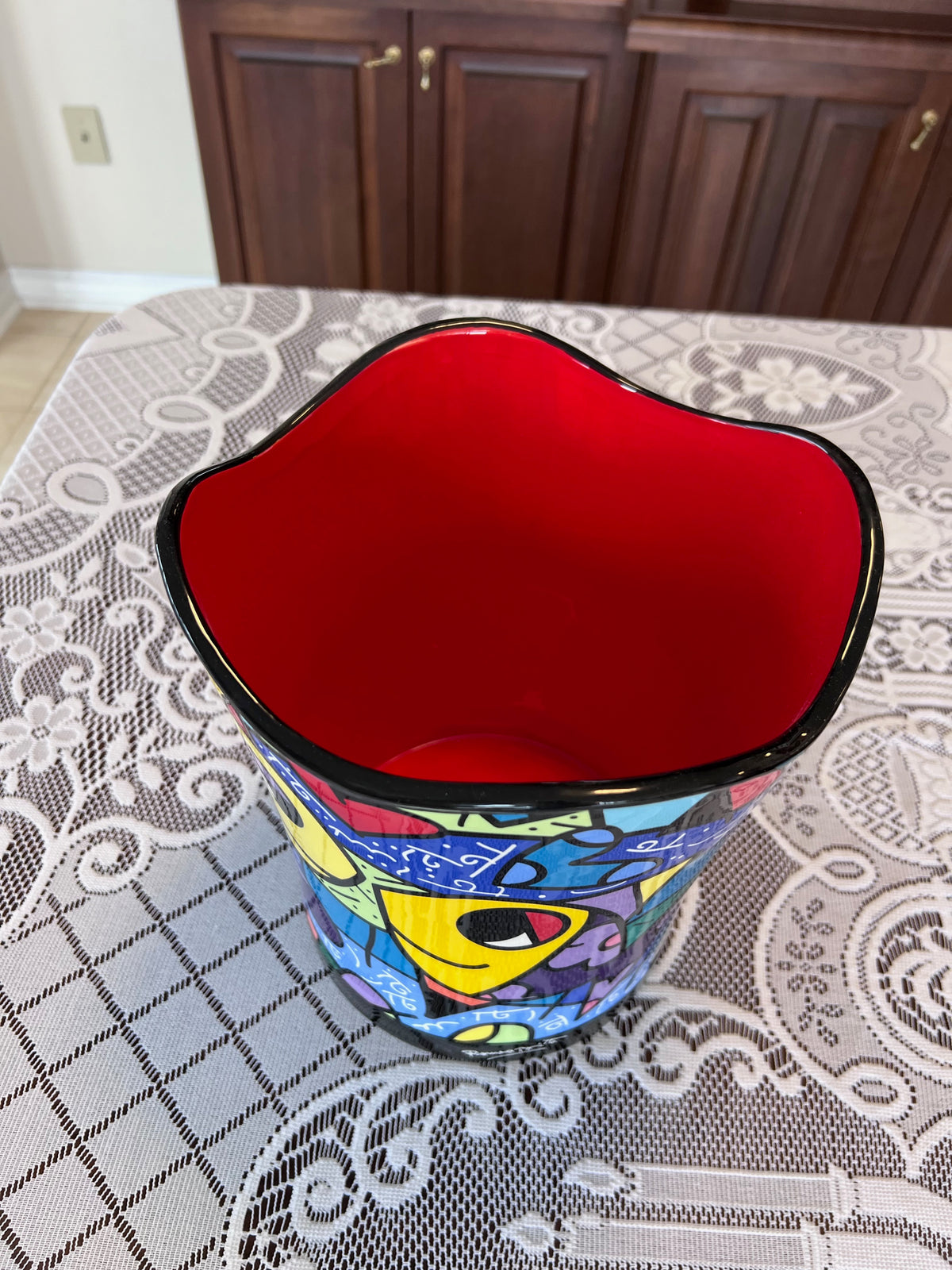 ROMERO BRITTO "DEEPLY IN LOVE" CERAMIC WASTEBASKET