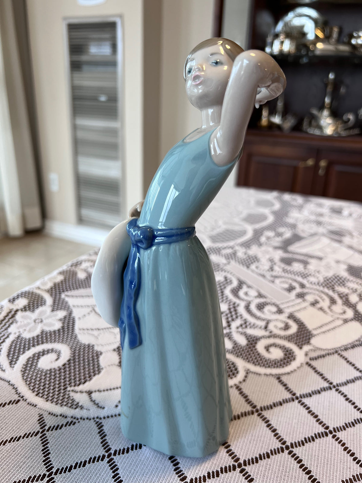 Lladro Prissy 5010 Figurine