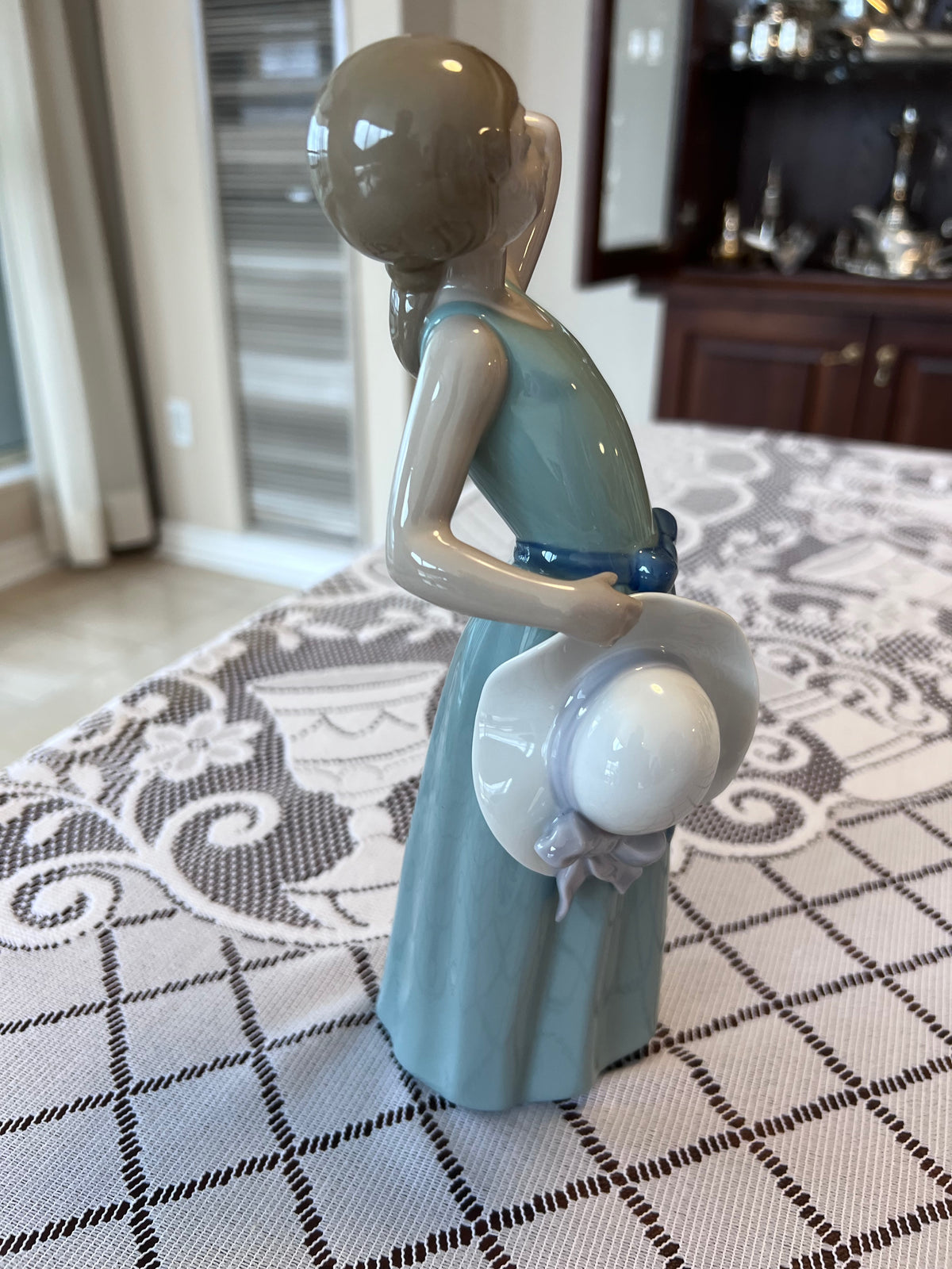 Lladro Prissy 5010 Figurine