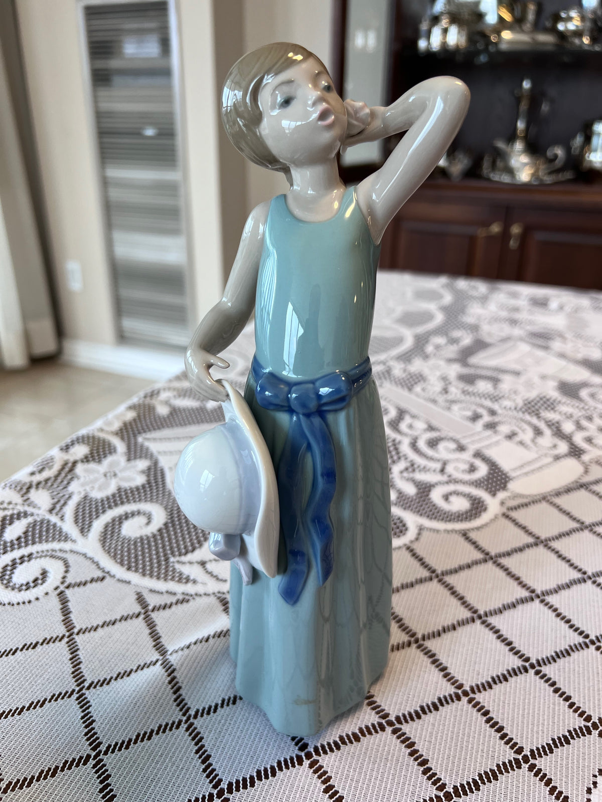 Lladro Prissy 5010 Figurine