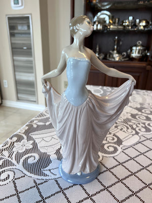 Lladro Dancer 5050 Figurine