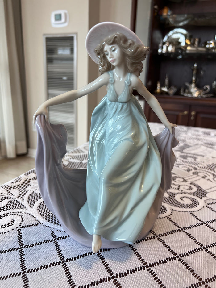 Lladro May Dance 5662 Figurine