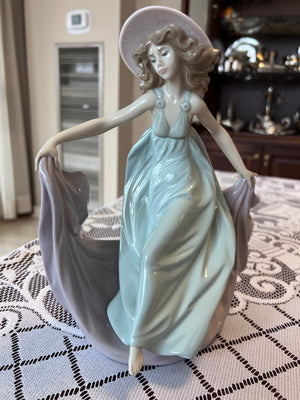 Lladro May Dance 5662 Figurine
