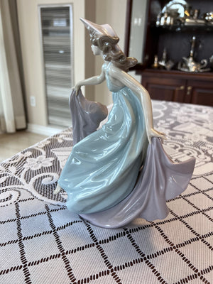 Lladro May Dance 5662 Figurine