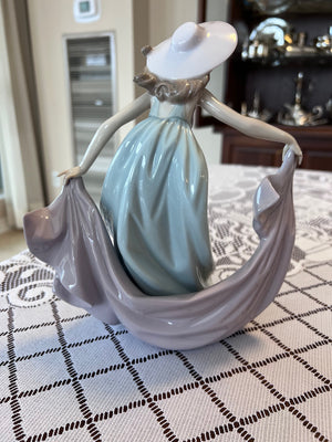 Lladro May Dance 5662 Figurine