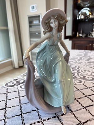 Lladro May Dance 5662 Figurine