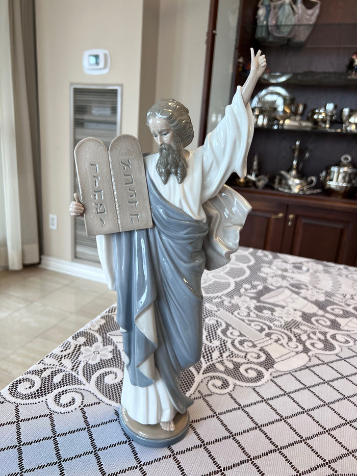 Lladro Moses and the Ten Commandments No. 5170 (*Broken finger)