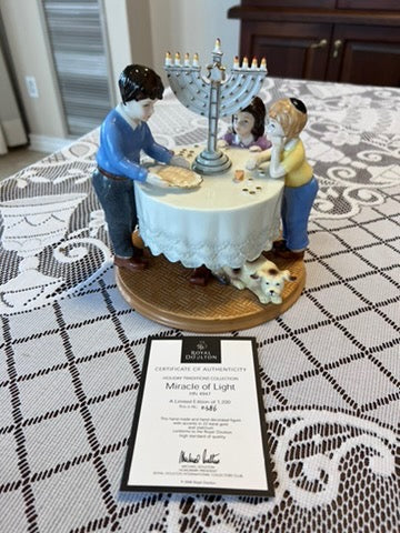 Royal Doulton Miracle of Light HN4947, Holiday Traditions Collection Figurine