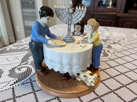 Royal Doulton Miracle of Light HN4947, Holiday Traditions Collection Figurine