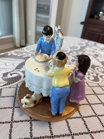 Royal Doulton Miracle of Light HN4947, Holiday Traditions Collection Figurine