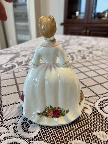 Royal Doulton Old Country Roses HN3482 Figurine