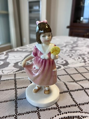 Royal Doulton Special Treat HN3663 Figurine