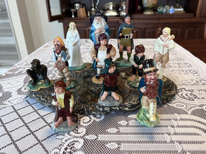 RARE! Royal Doulton Tolkien Lord of Rings 'Middle Earth' Set (Includes 11 figurines + Stand)