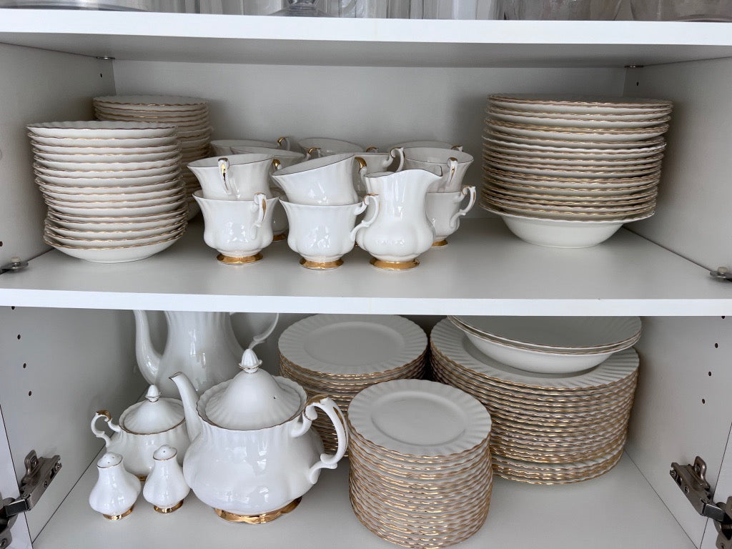 Royal Albert Bone China Val D'or Dinnerware Set Service for 20 (124 piece set)