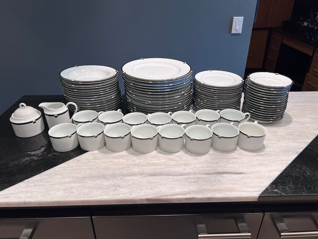 Mikasa Fine China L5542 Midnight Set, Service for 15