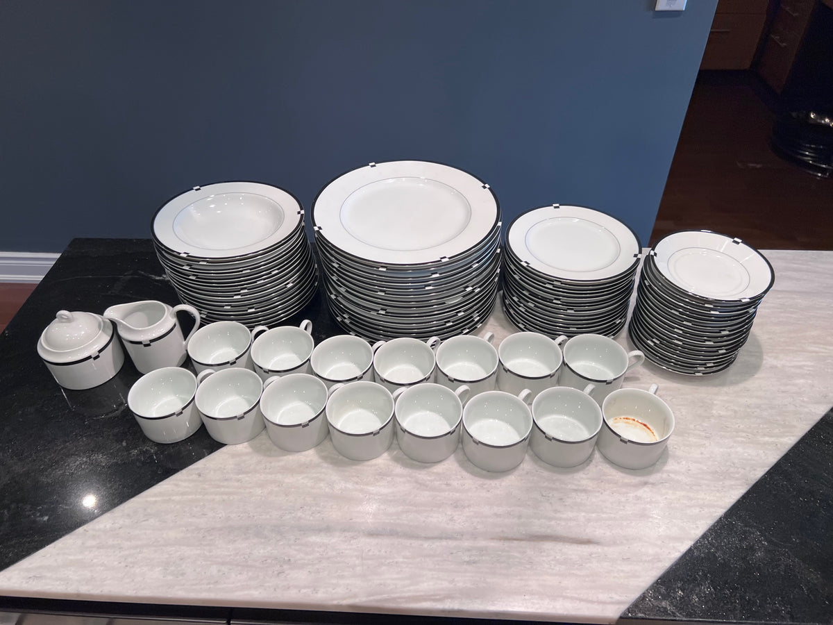 Mikasa Fine China L5542 Midnight Set, Service for 15