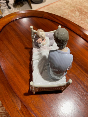 *RARE! Lladro 'Just One More' 5899