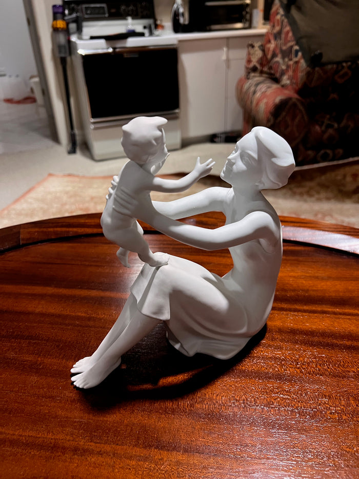 Kaiser Porcelain Biaque Figurine 'Mother & Child' 398
