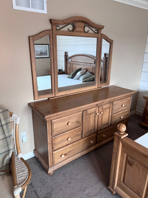 Palliser Furniture Oak Dresser w/Mirror