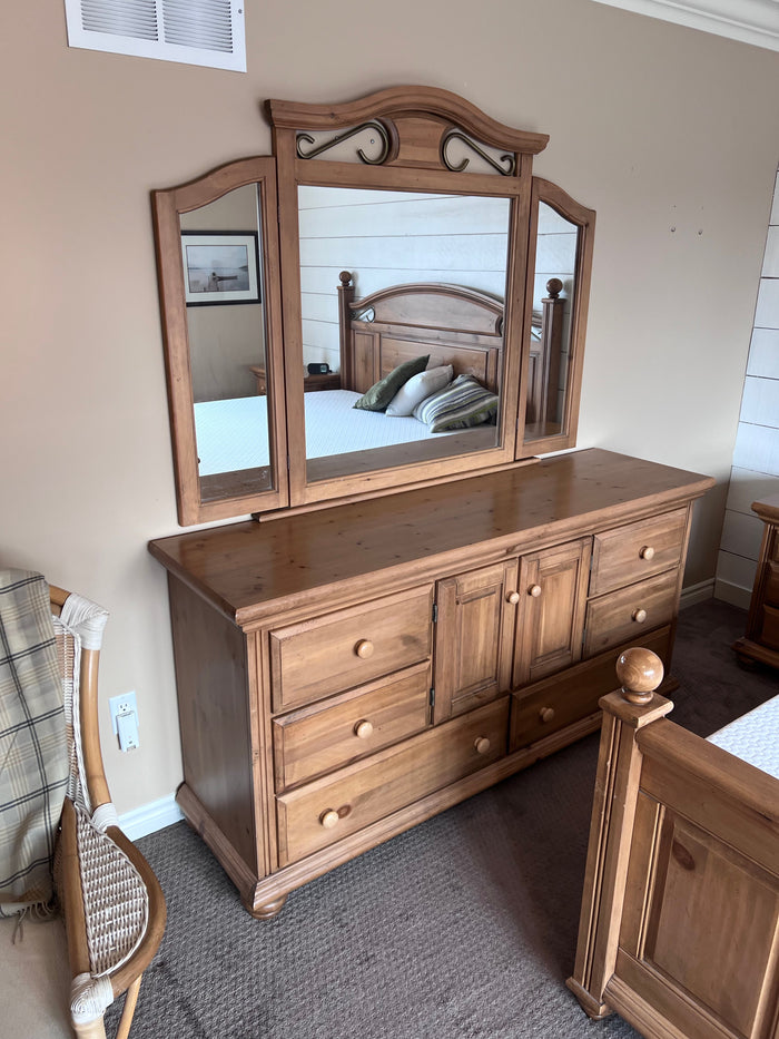 Palliser Furniture Oak Dresser w/Mirror