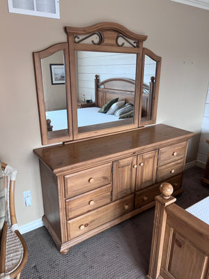 Palliser Furniture Oak Dresser w/Mirror
