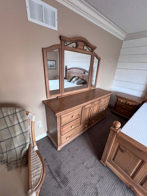 Palliser Furniture Oak Dresser w/Mirror
