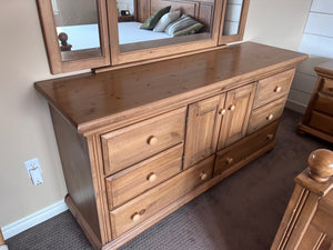 Palliser Furniture Oak Dresser w/Mirror