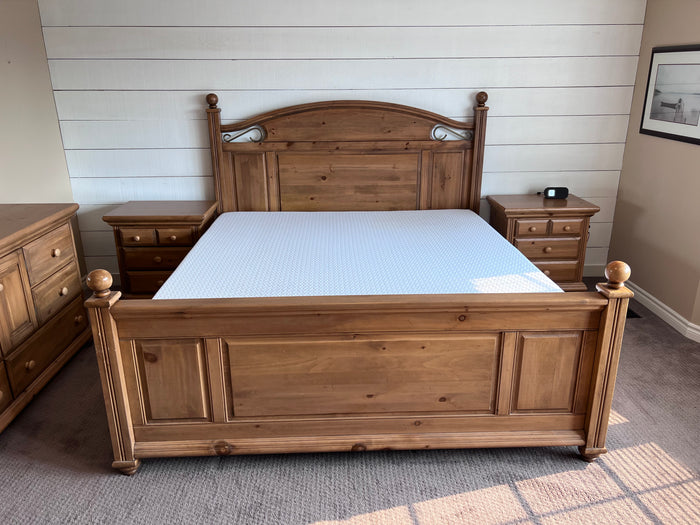 Palliser Furniture Oak King Bed Frame with ENDY Mattress (*in amazing condition)
