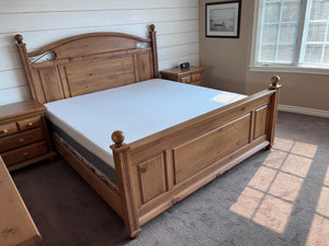 Palliser Furniture Oak King Bed Frame with ENDY Mattress (*in amazing condition)
