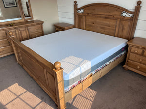 Palliser Furniture Oak King Bed Frame with ENDY Mattress (*in amazing condition)