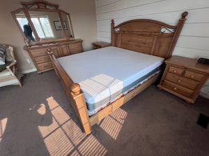 Palliser Furniture Oak King Bed Frame with ENDY Mattress (*in amazing condition)