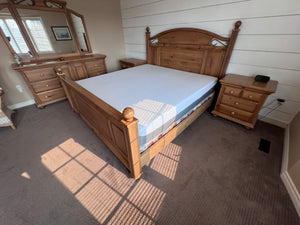 Palliser Furniture Oak King Bed Frame with ENDY Mattress (*in amazing condition)
