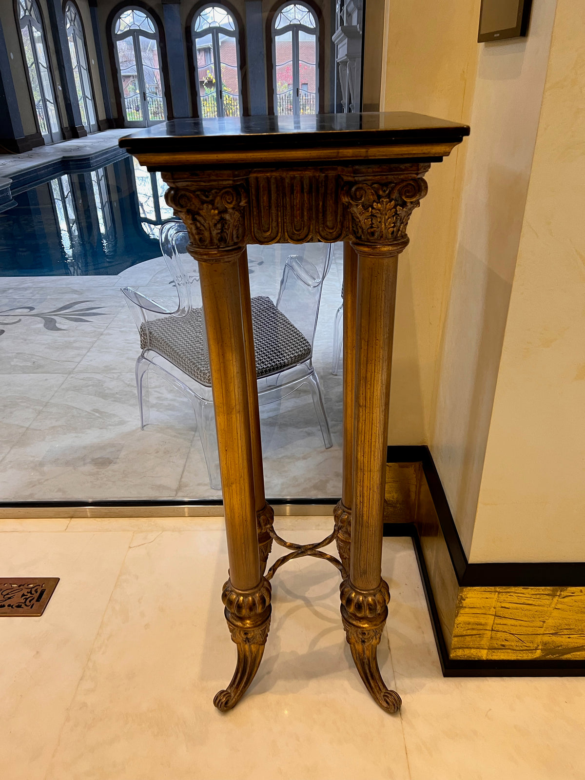 Black/Gold Pedestal Stand