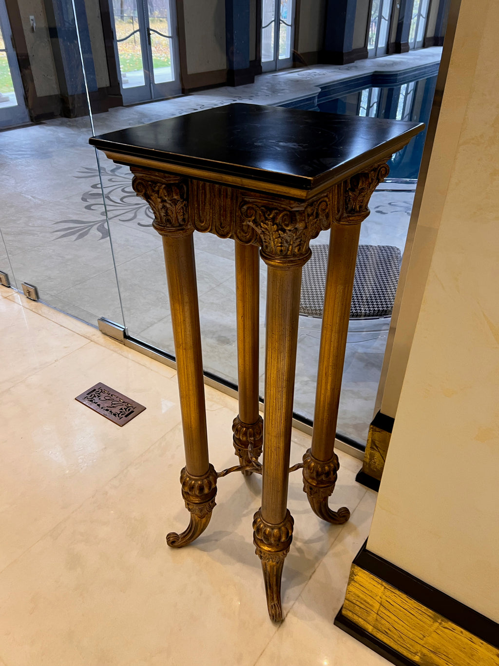 Black/Gold Pedestal Stand