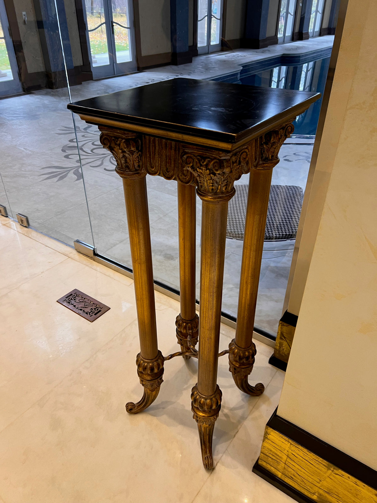 Black/Gold Pedestal Stand