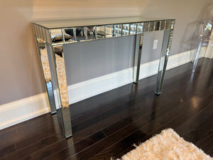 Ren-Wil TA005 Mirrored Console Table