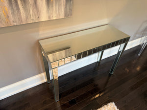 Ren-Wil TA005 Mirrored Console Table