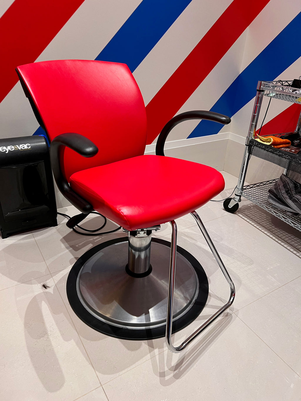 Red Styling/Salon Chair with Hydraulic Pump