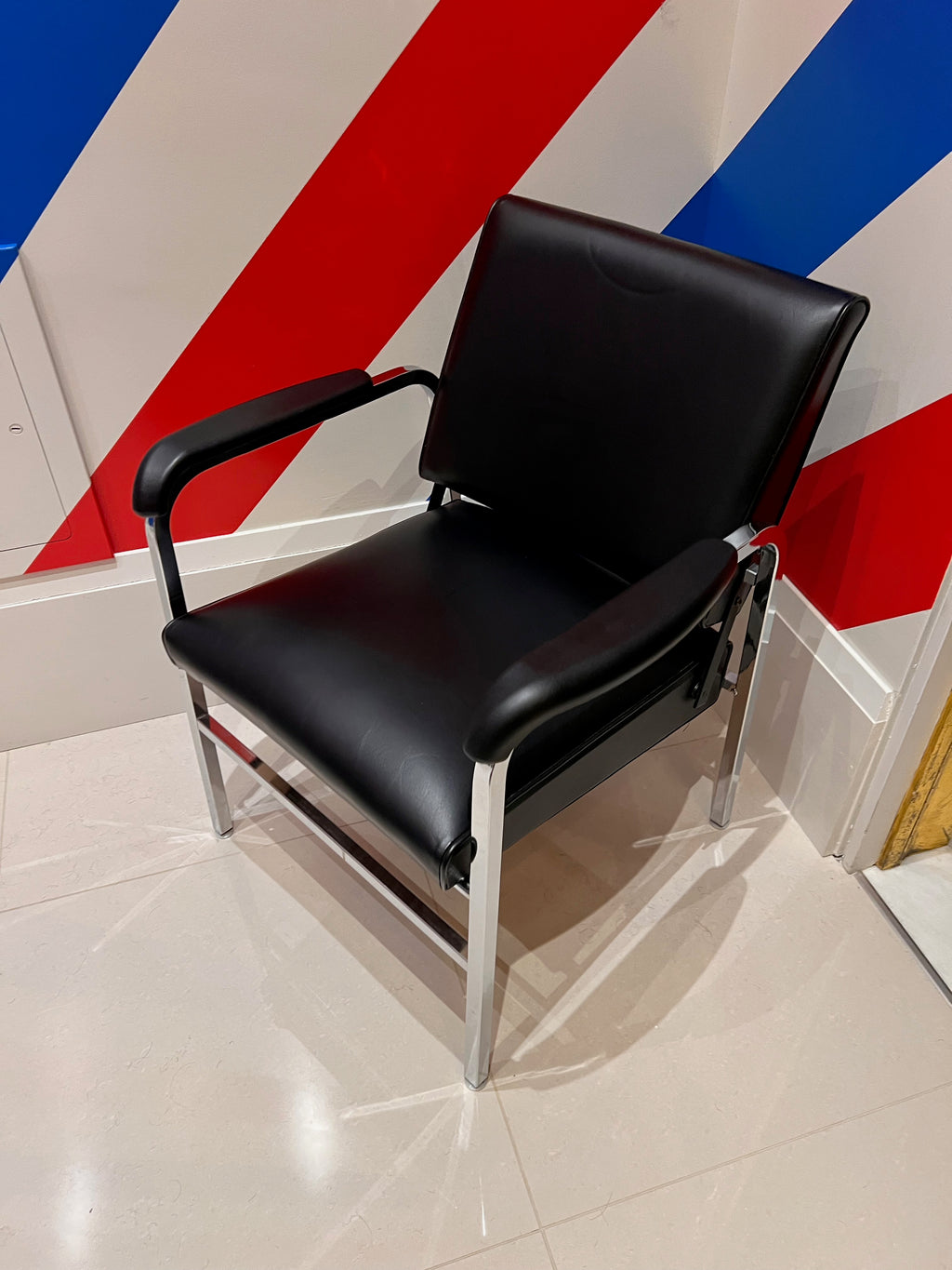 Black Reclining Shampoo Chair