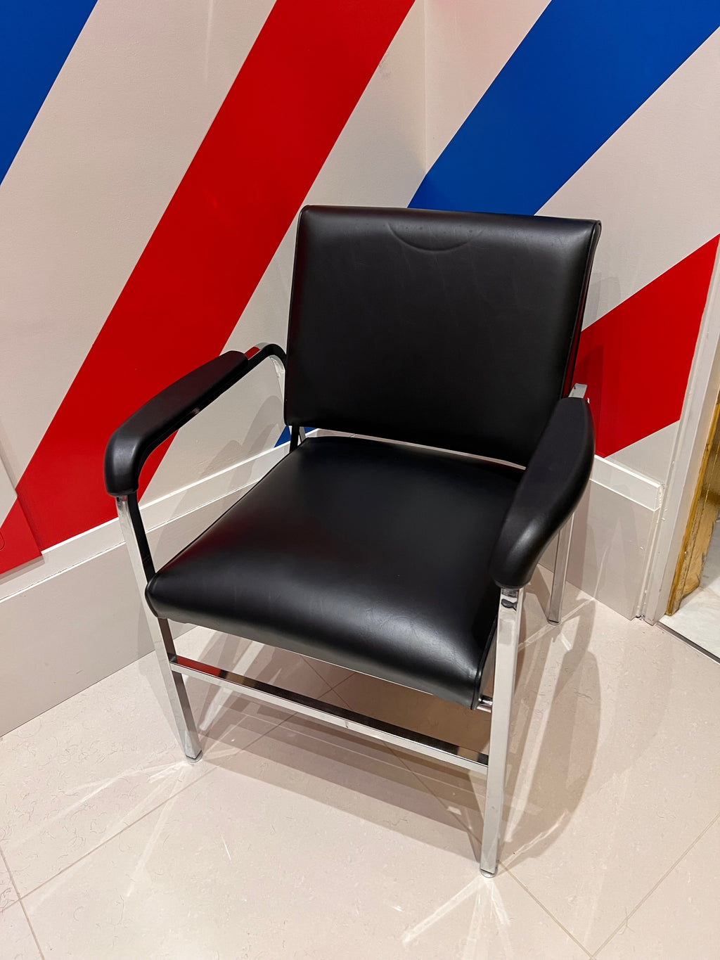 Black Reclining Shampoo Chair