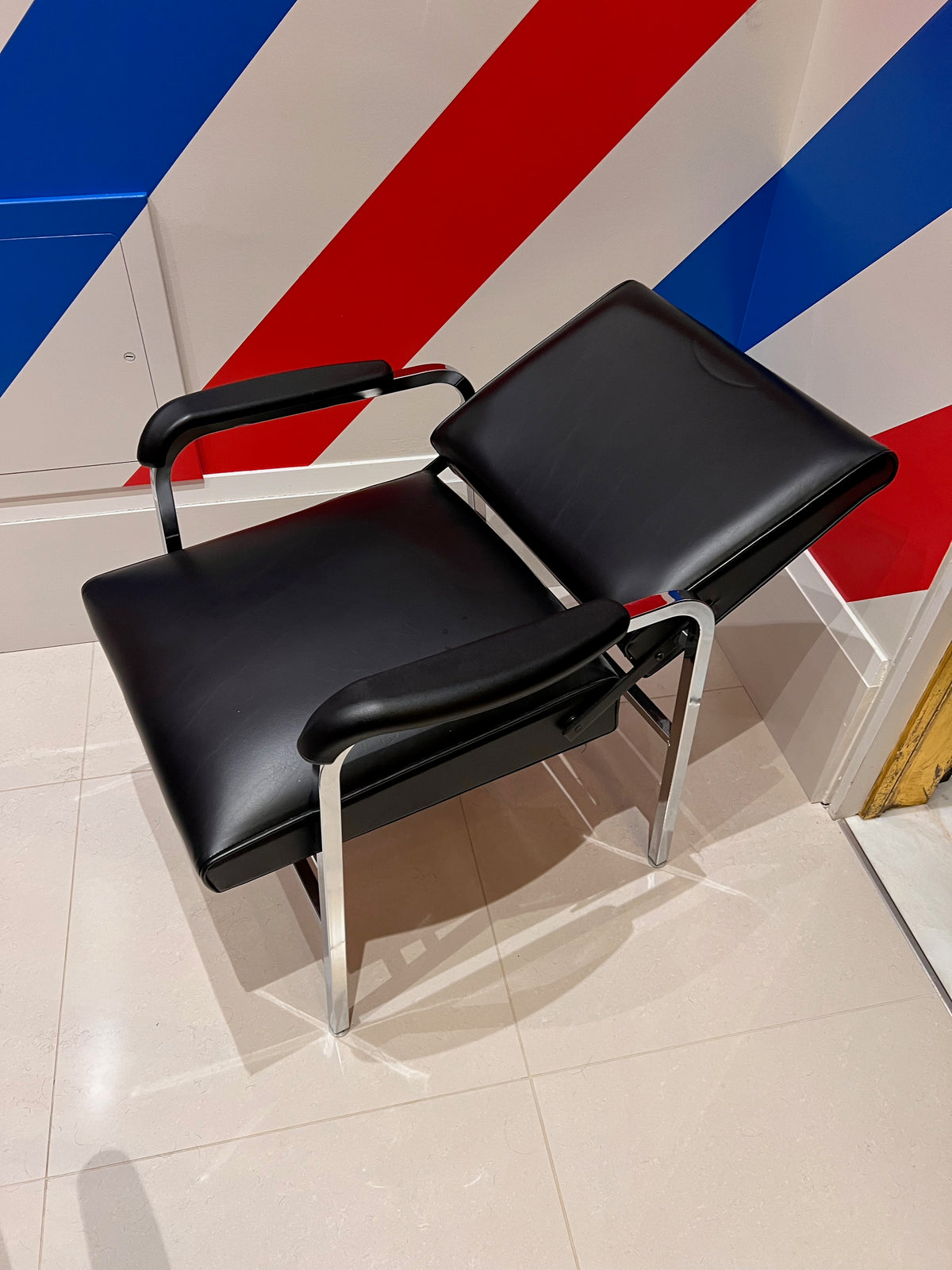 Black Reclining Shampoo Chair