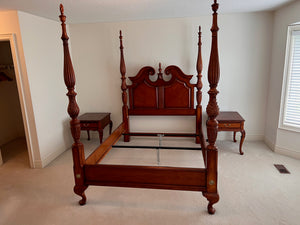 *LIKE NEW Thomasville Collector's Cherry Queen 4 Poster Bed (*retail $2,500)