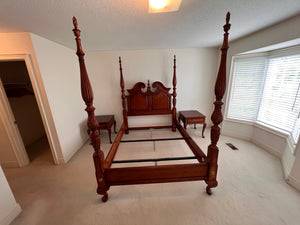*LIKE NEW Thomasville Collector's Cherry Queen 4 Poster Bed (*retail $2,500)