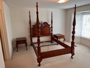 *LIKE NEW Thomasville Collector's Cherry Queen 4 Poster Bed (*retail $2,500)